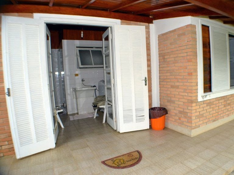 0041.00 -- Casa Condomínio Sapê - 5 Dormitórios -Com Ar 20 P